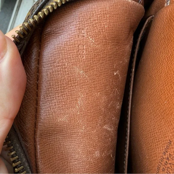 LOUIS VUITTON Monogram Amazone Vintage Crossbody Bag - Picture 14 of 16